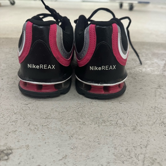 Nike Reax run 5 running shoes. - Picture 4 of 5